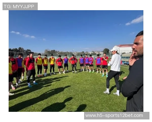 上海海港B队在昆明海埂基地圆满结束为期三周的冬训活动