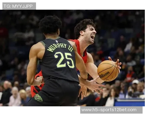 普尔复出表现亮眼半场11投4中斩获13分助攻抢断齐上阵